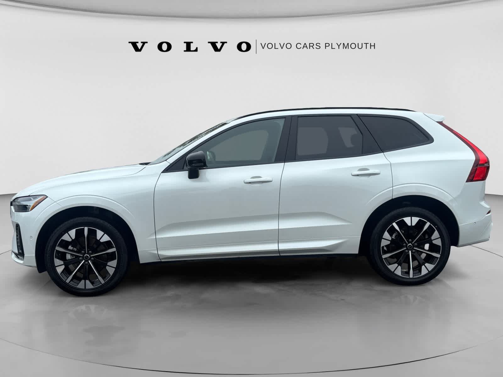 Used 2026 Volvo XC60 B5 Plus AWD/4WD image 4