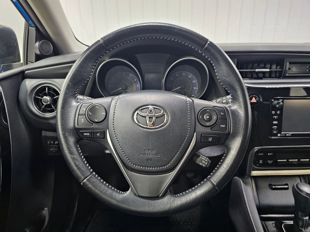 Used 2017 Toyota Corolla iM image 10