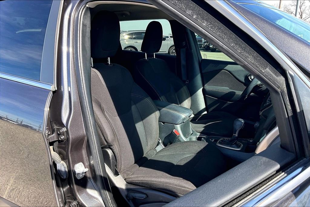 Used 2016 Jeep Cherokee Latitude image 10