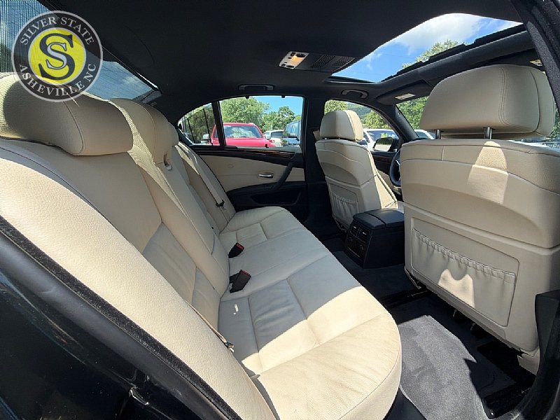 Used 2010 BMW 528i Sedan w/ Sport Pkg RWD image 17