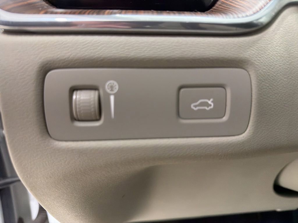 Used 2019 Volvo XC60 T6 Inscription w/ Protection Package Premier image 13