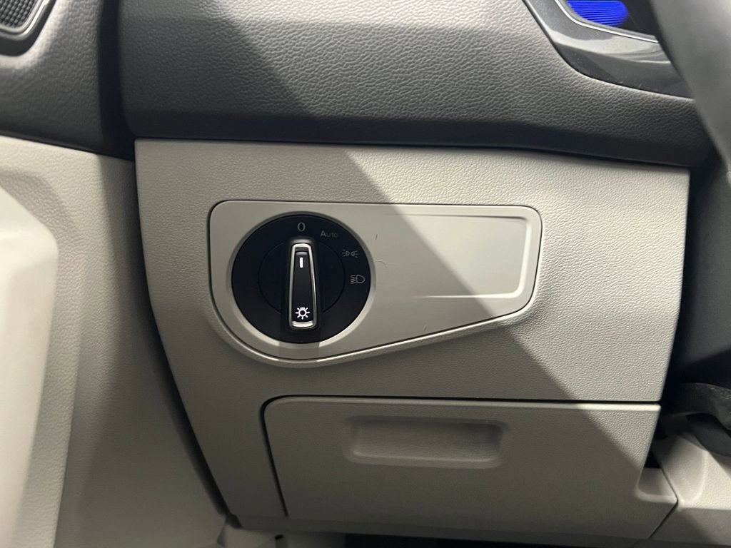 Used 2022 Volkswagen Tiguan SE image 27