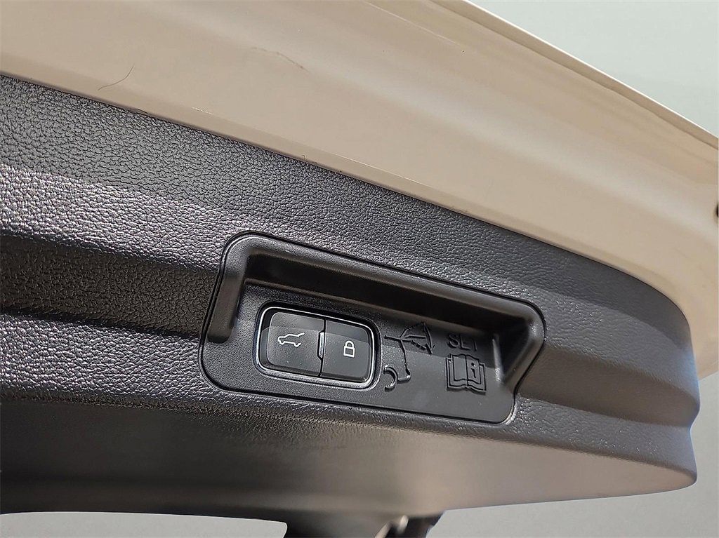 Used 2020 Ford Explorer Limited w/ Class III Trailer Tow Package image 10