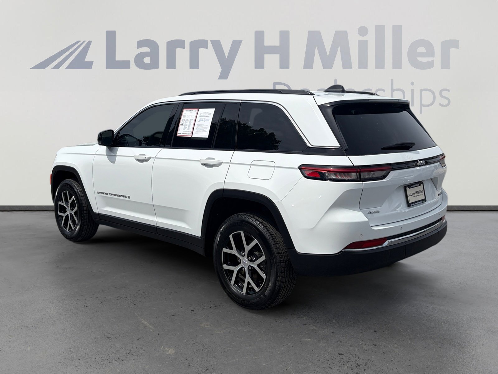 Used 2025 Jeep Grand Cherokee Limited w/ Trailer Tow Package image 3