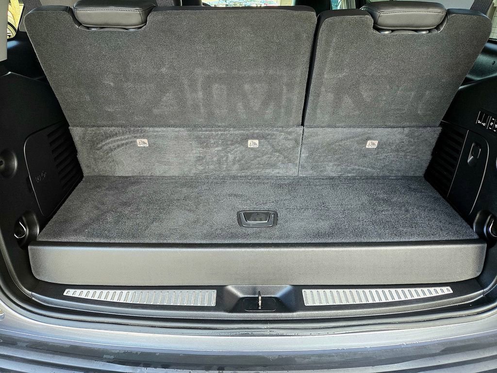 Used 2019 Cadillac Escalade Premium Luxury image 31