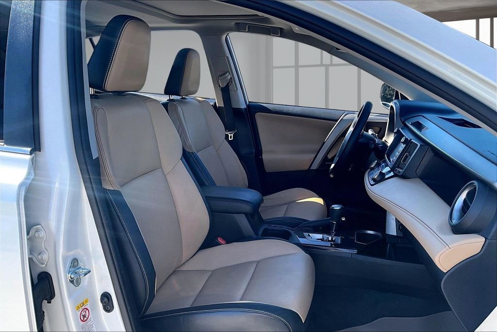 Used 2016 Toyota RAV4 Limited image 28