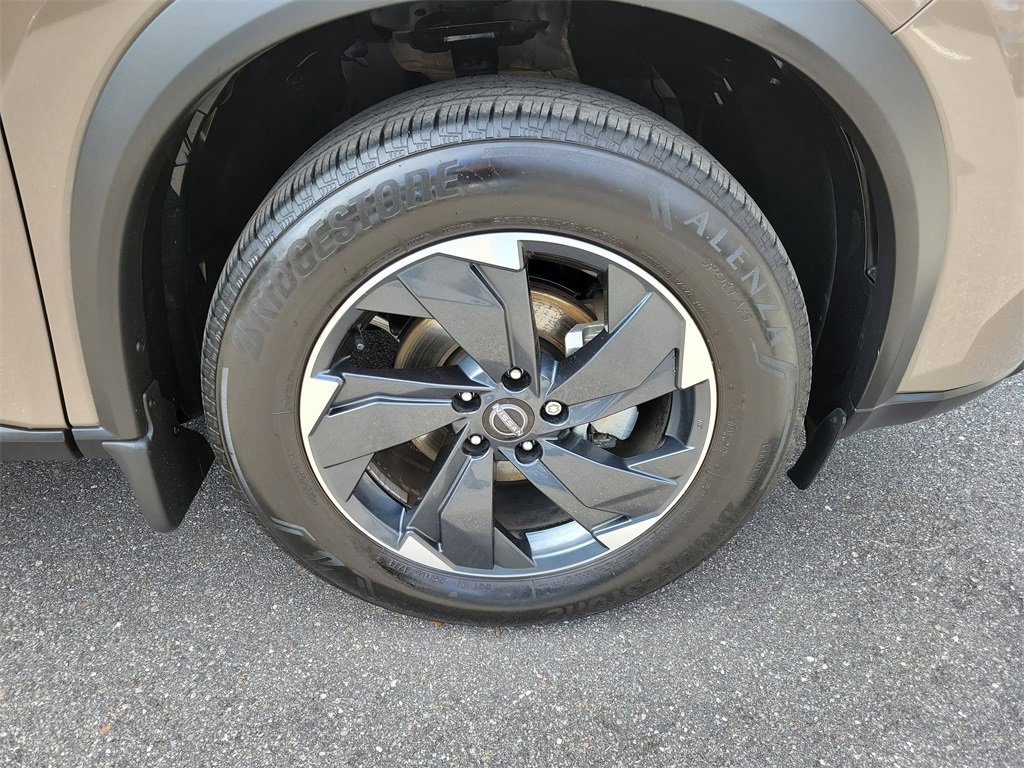 Used 2024 Nissan Rogue SV w/ SV Premium Package image 6