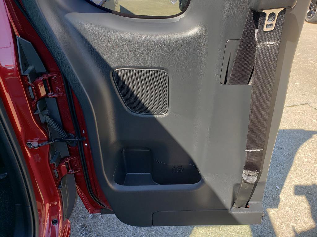 Used 2025 Nissan Frontier SV image 13