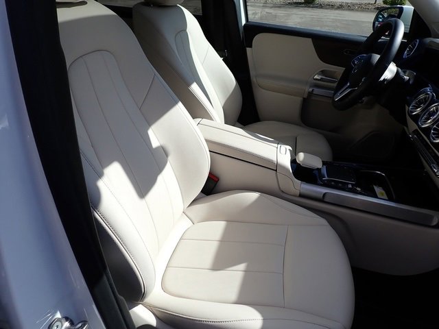 Used 2022 Mercedes-Benz GLB 250 4MATIC w/ Premium Package Lite image 12