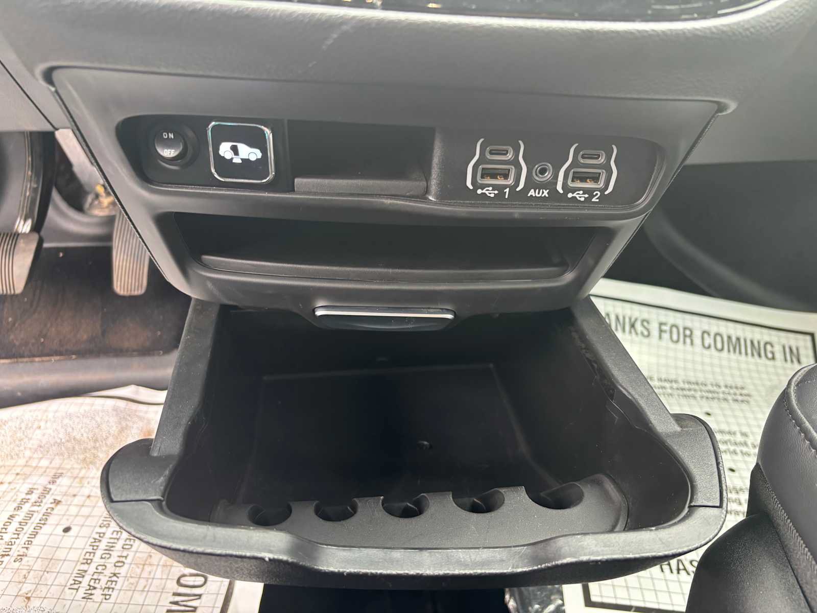 Used 2025 Chrysler Voyager LX FWD image 31
