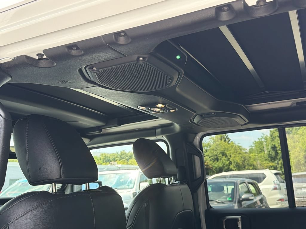 Used 2022 Jeep Wrangler Unlimited Sahara w/ Safety Group AWD/4WD image 17