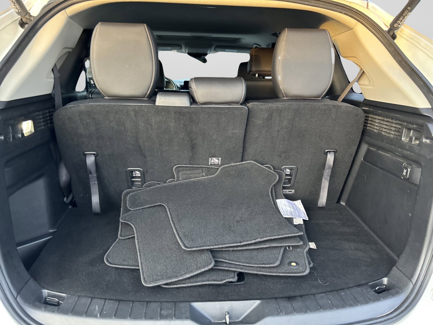 Used 2024 MAZDA CX-90 3.3 Turbo w/ Preferred Plus image 9