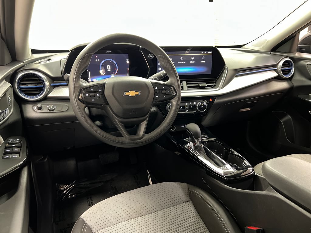 Used 2024 Chevrolet Trax LT FWD image 12