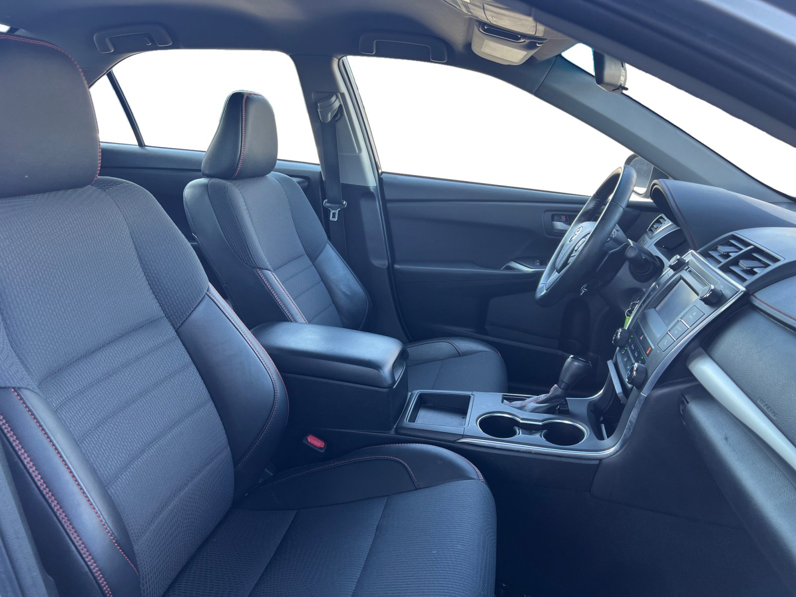 Used 2016 Toyota Camry SE image 15