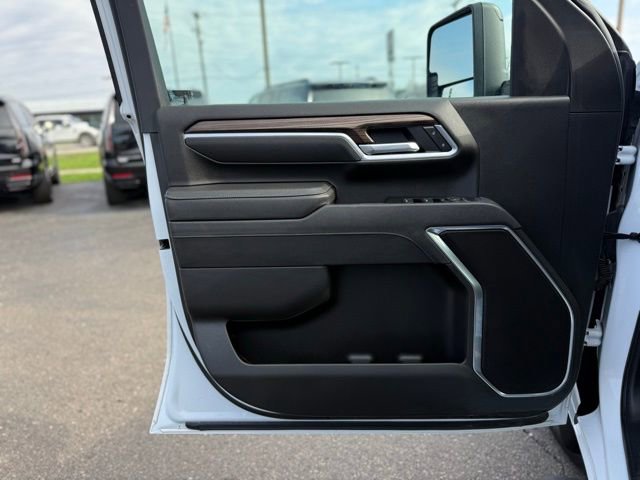 Used 2025 Chevrolet Silverado 2500 LT w/ Convenience Package AWD/4WD image 12