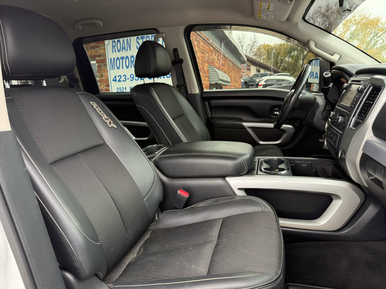 Used 2017 Nissan Titan PRO-4X image 25