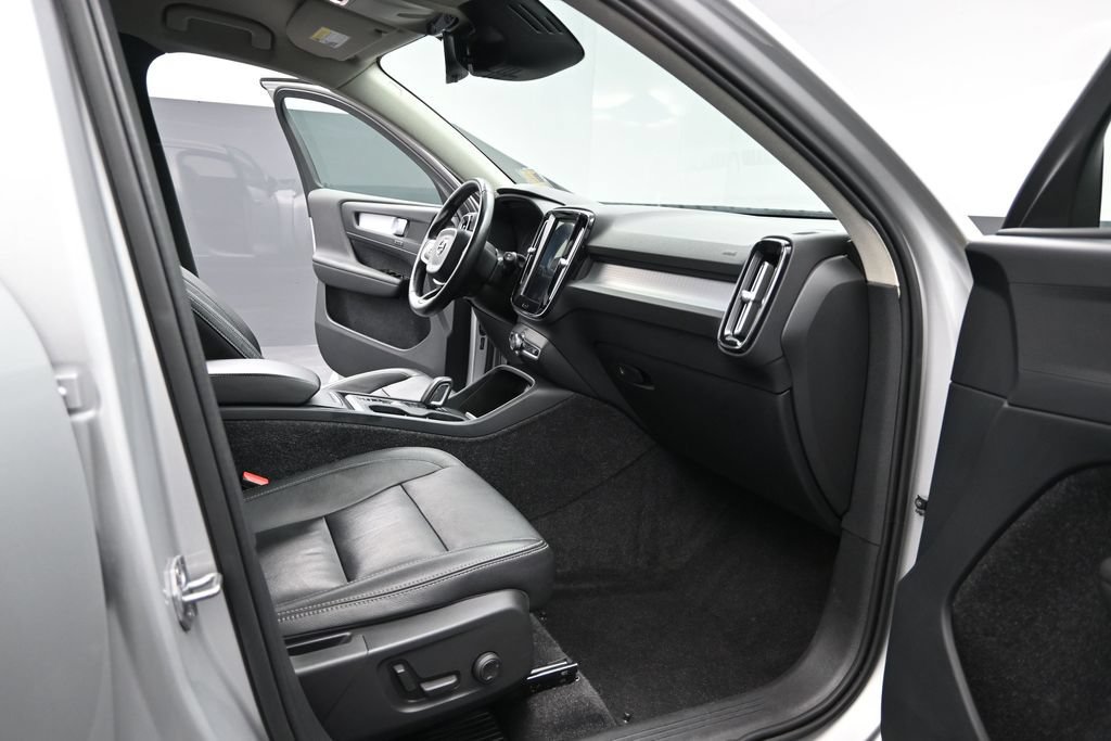 Used 2019 Volvo XC40 T5 Momentum AWD/4WD image 21