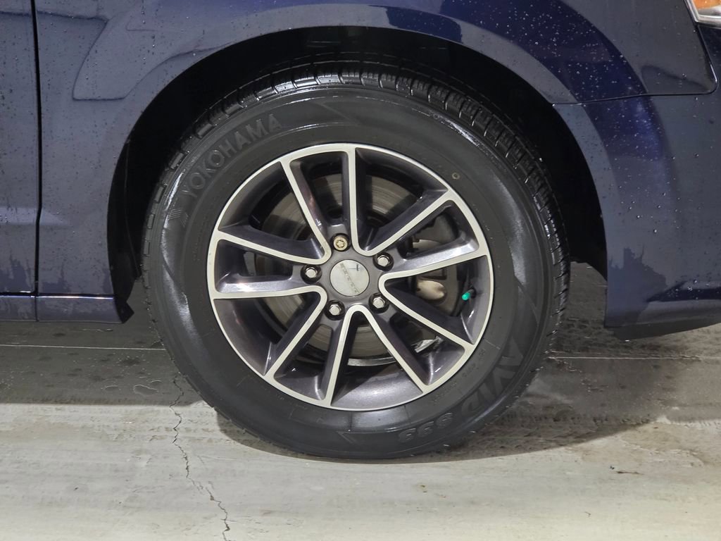 Used 2017 Dodge Grand Caravan SXT w/ Driver Convenience Group image 12