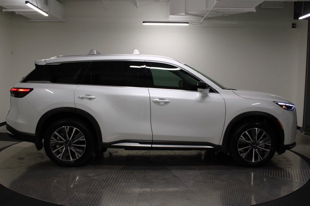 Certified 2026 INFINITI QX60 Luxe w/ Family Package AWD/4WD image 8