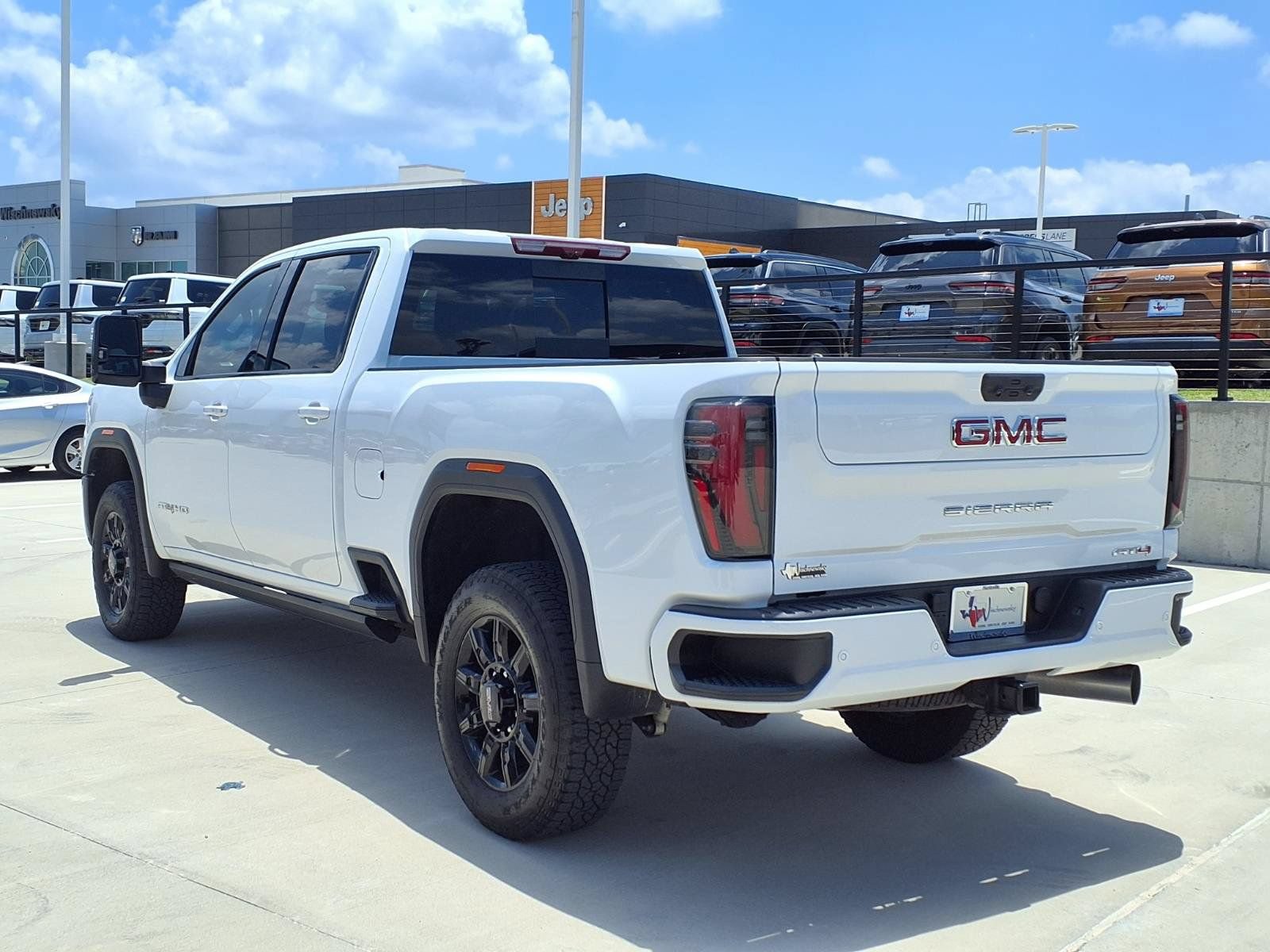 Used 2024 GMC Sierra 2500 AT4 w/ AT4 Premium Plus Package AWD/4WD image 2