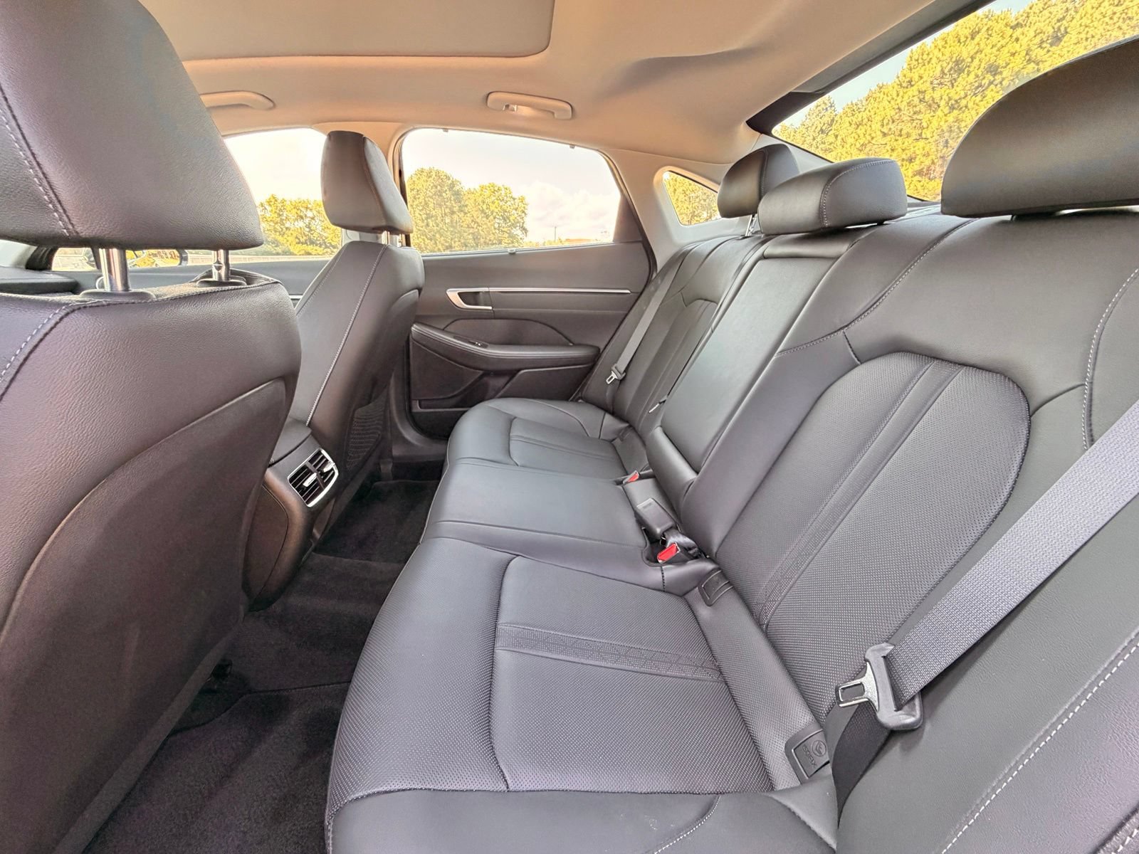 Used 2025 Hyundai Sonata Limited FWD image 14