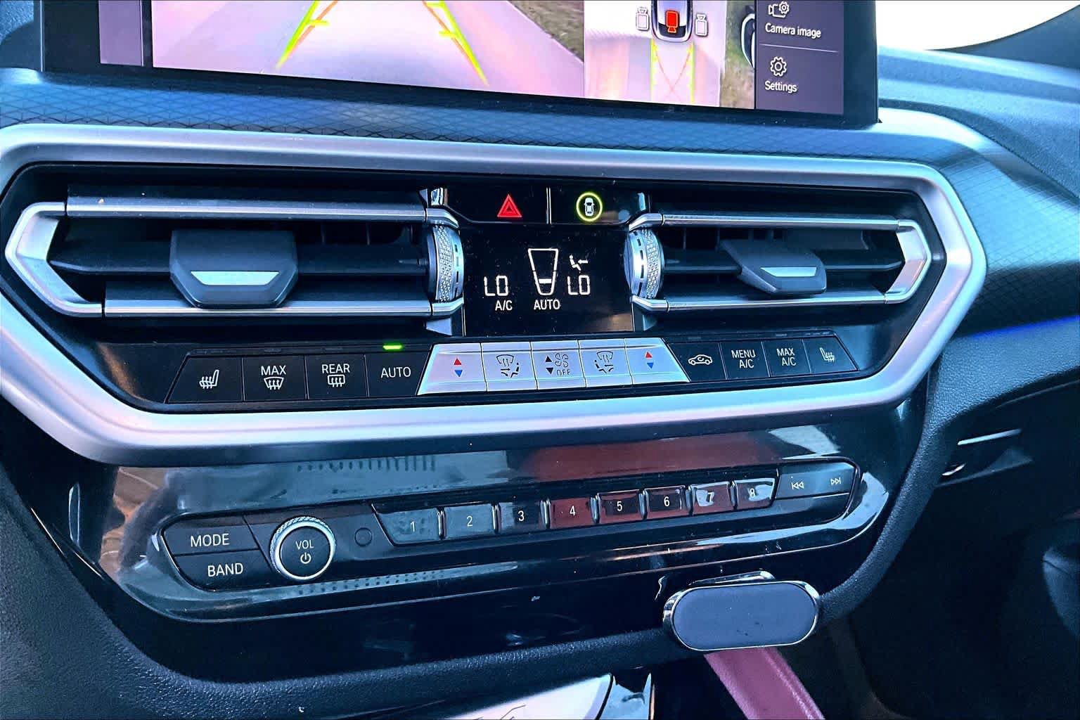 Used 2022 BMW X4 xDrive30i w/ Parking Assistance Package AWD/4WD image 27