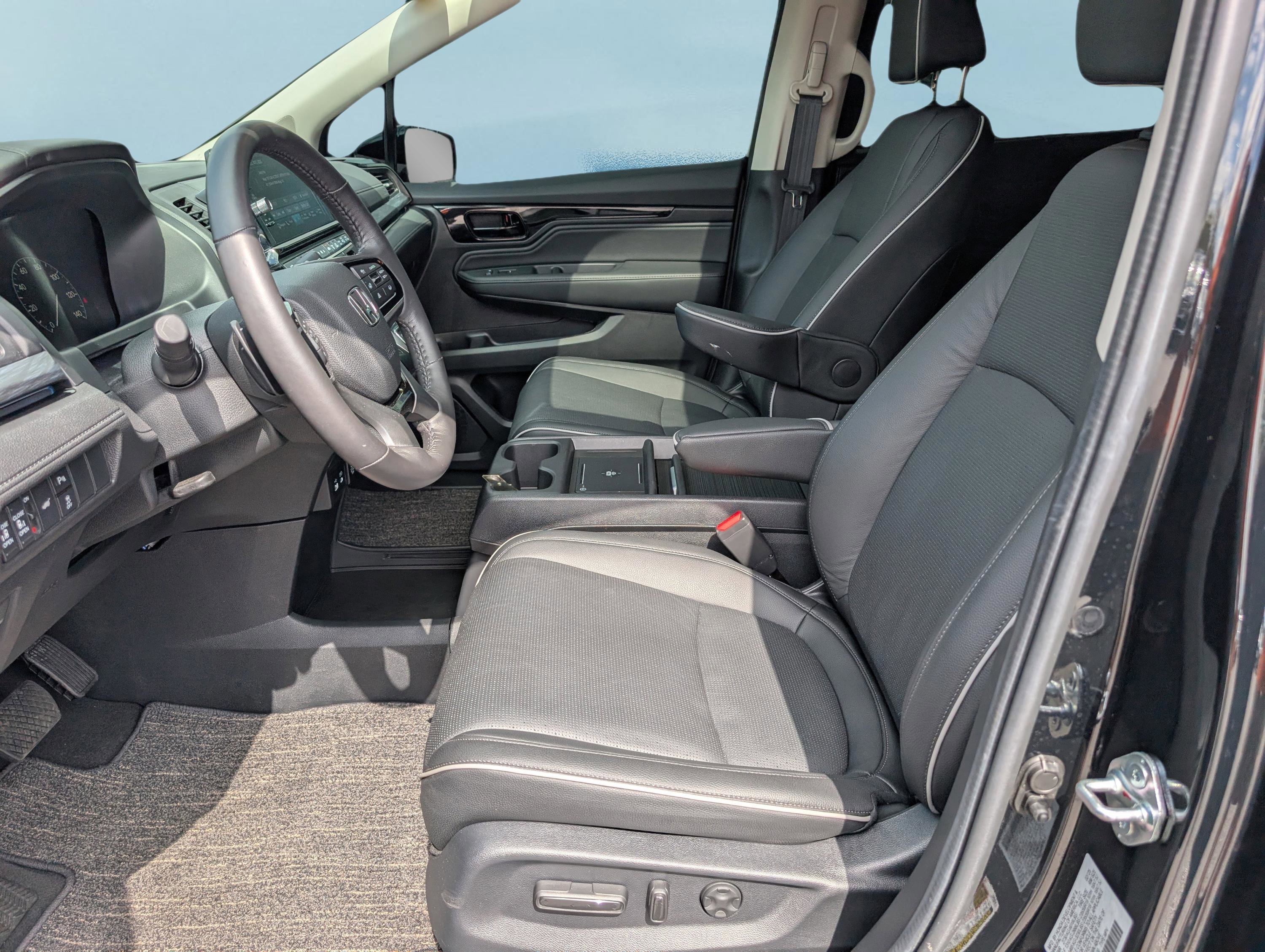Used 2025 Honda Odyssey Elite image 18