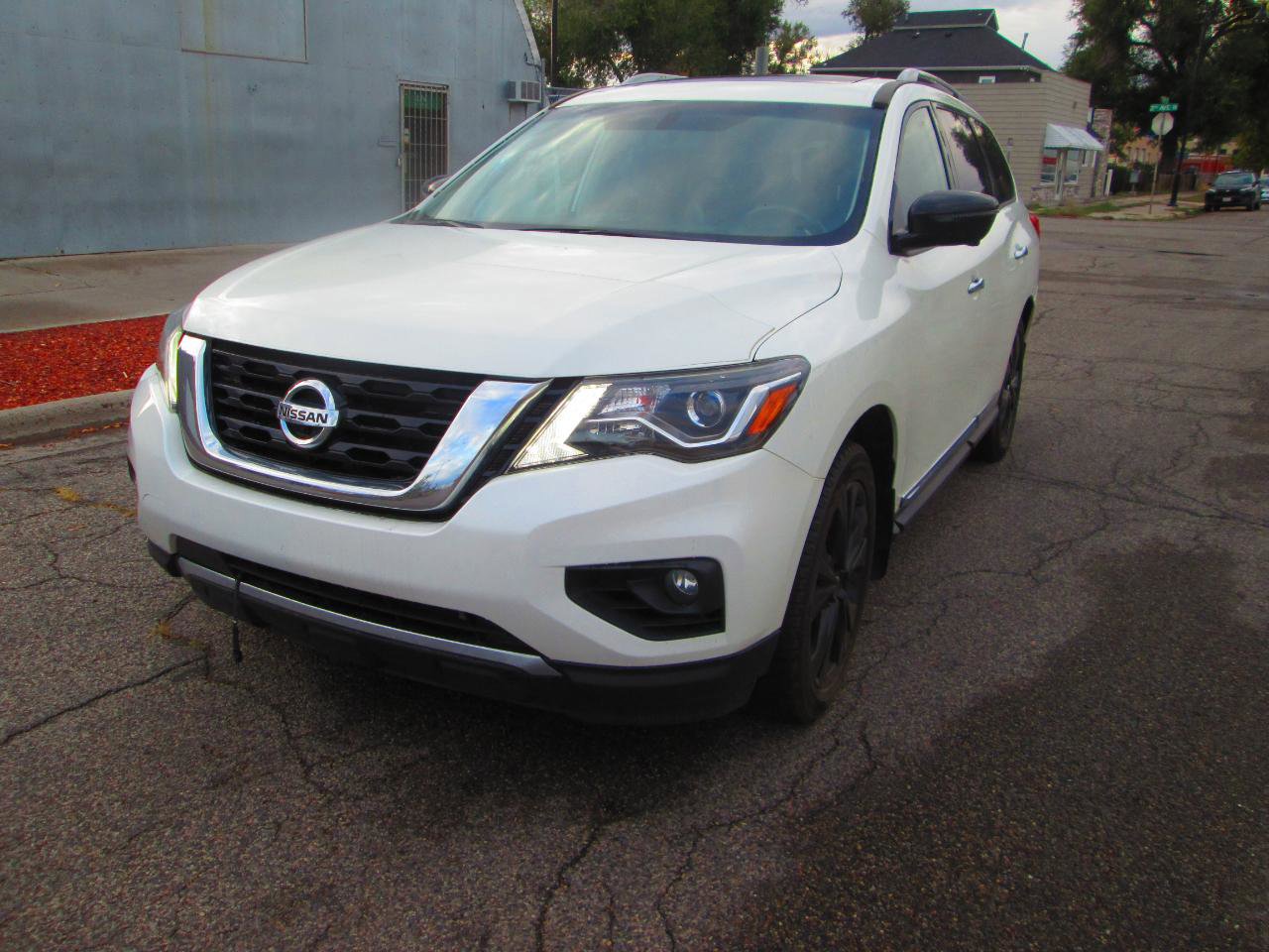 Used 2017 Nissan Pathfinder Platinum AWD/4WD image 8