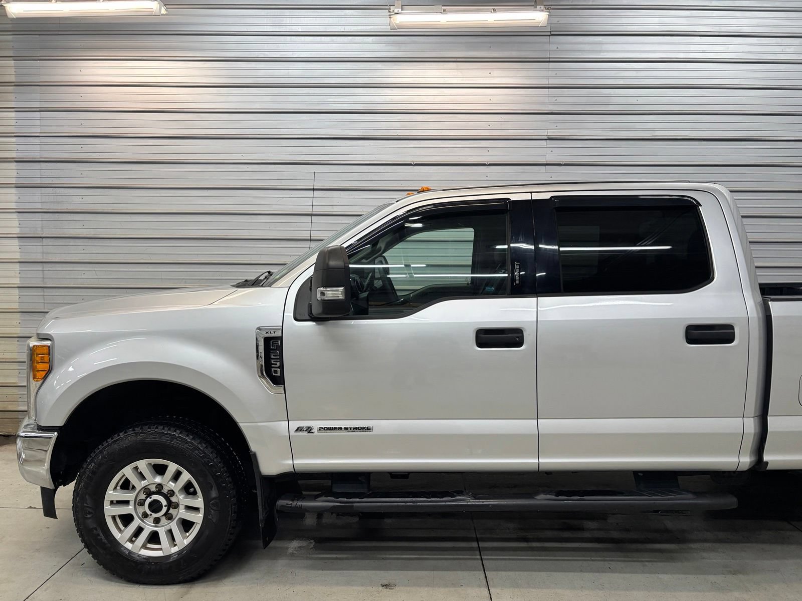 Used 2017 Ford F250 XLT w/ XLT Value Package AWD/4WD image 3