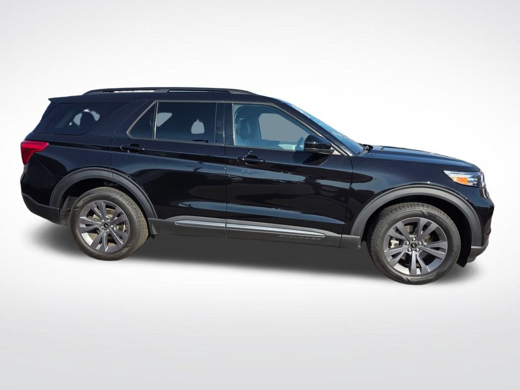 Used 2023 Ford Explorer XLT w/ Equipment Group 202A AWD/4WD image 4