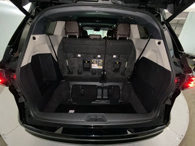 Used 2023 Toyota Sienna Platinum FWD image 25