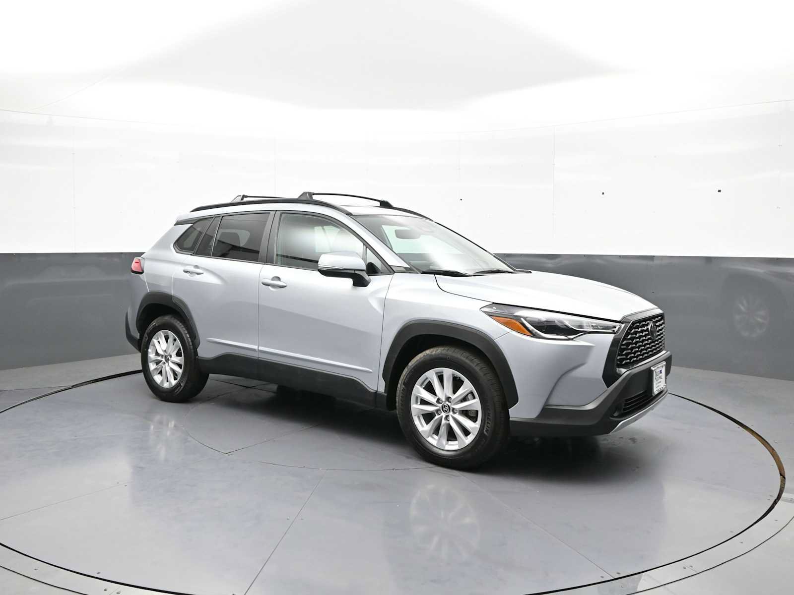 Used 2024 Toyota Corolla Cross LE w/ Moonroof Package AWD/4WD image 3