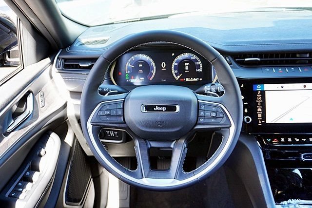 New 2026 Jeep Grand Cherokee Limited w/ Limited Altitude Package AWD/4WD image 24