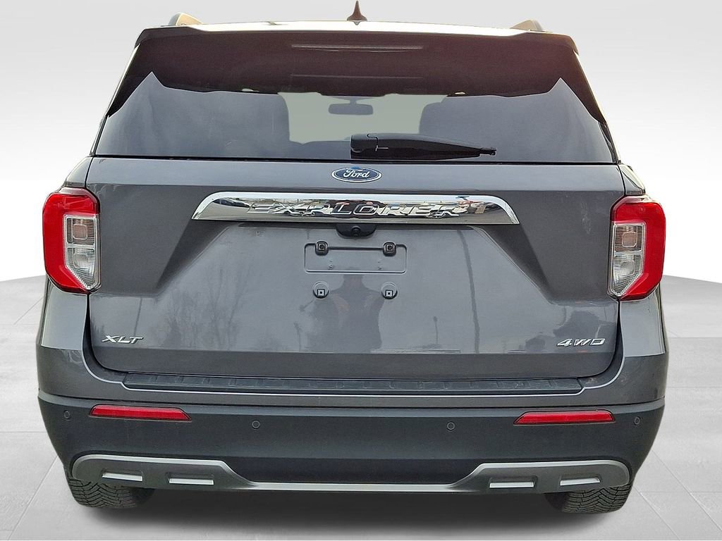 Used 2022 Ford Explorer XLT w/ Equipment Group 202A image 5