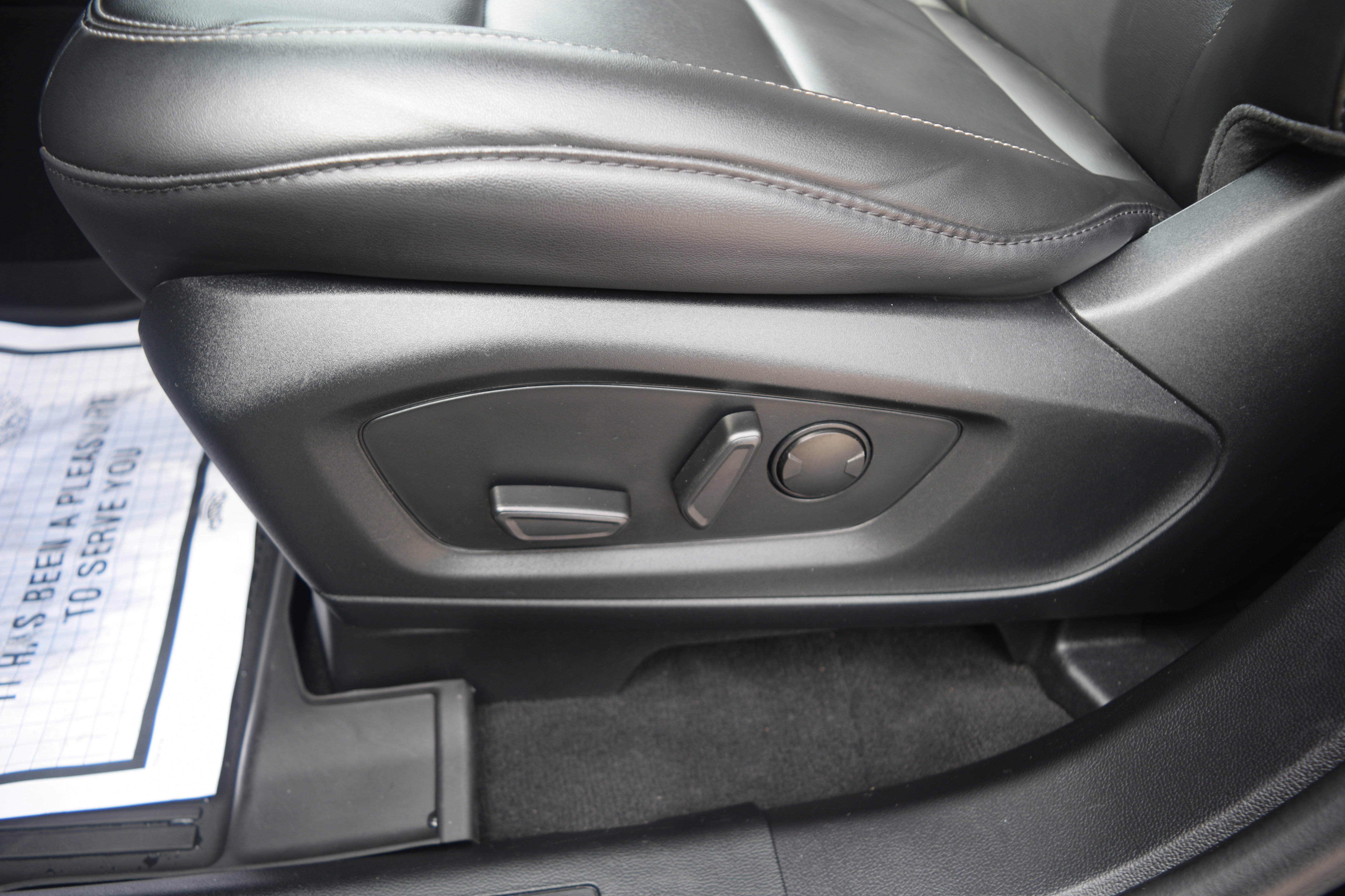 Used 2023 Ford Explorer XLT w/ Equipment Group 202A image 22