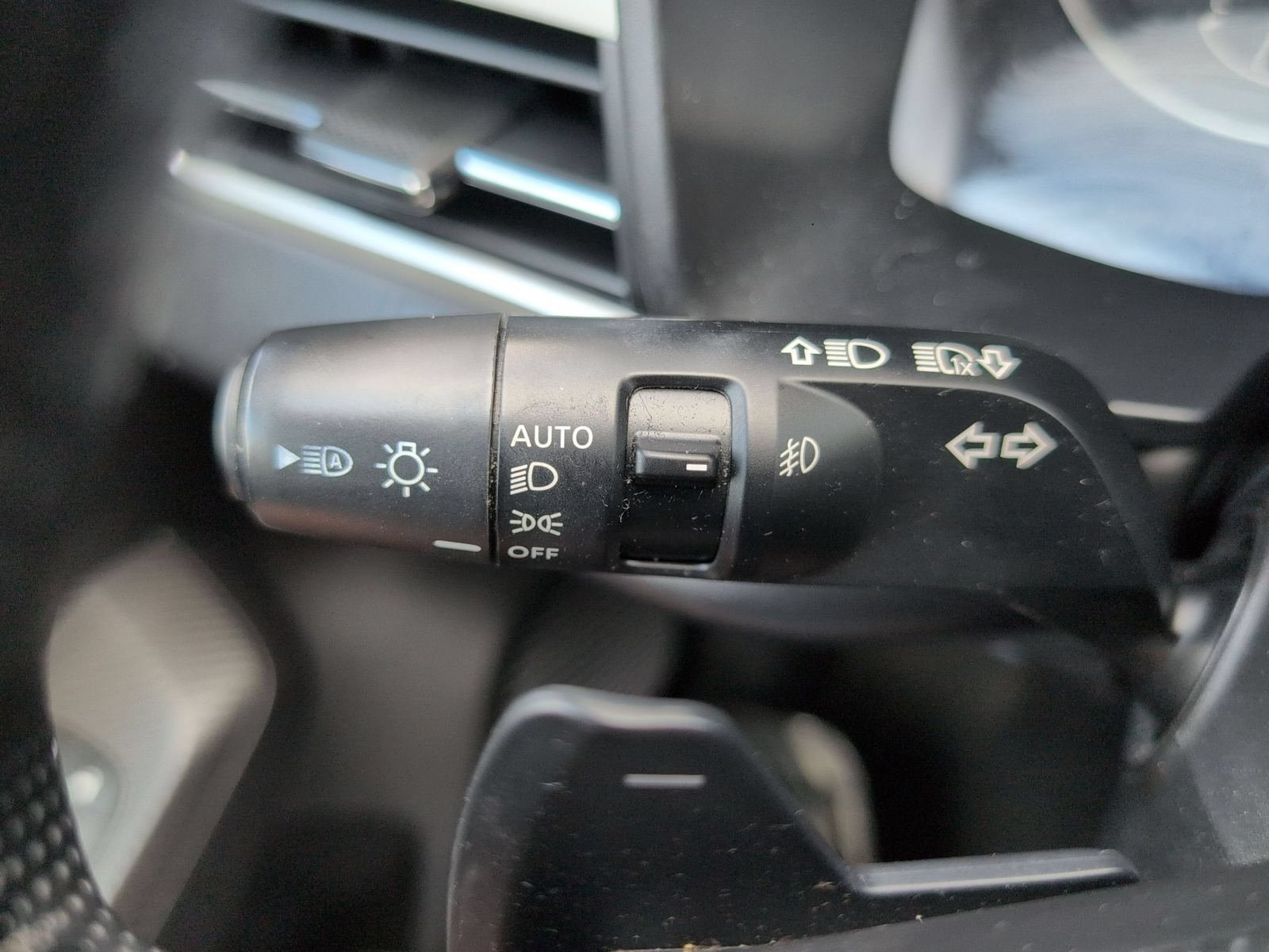 Used 2024 Mitsubishi Outlander SE AWD/4WD image 16
