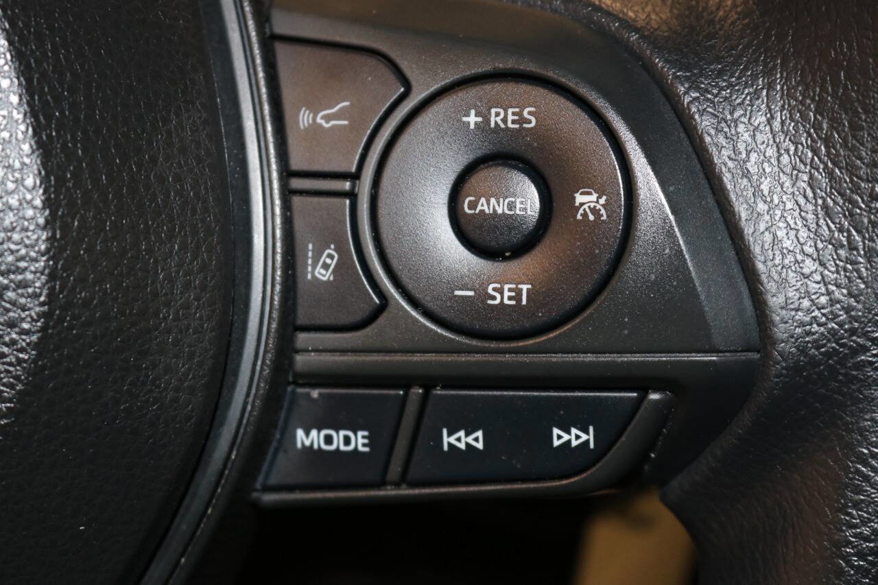 Used 2022 Toyota Corolla LE image 38