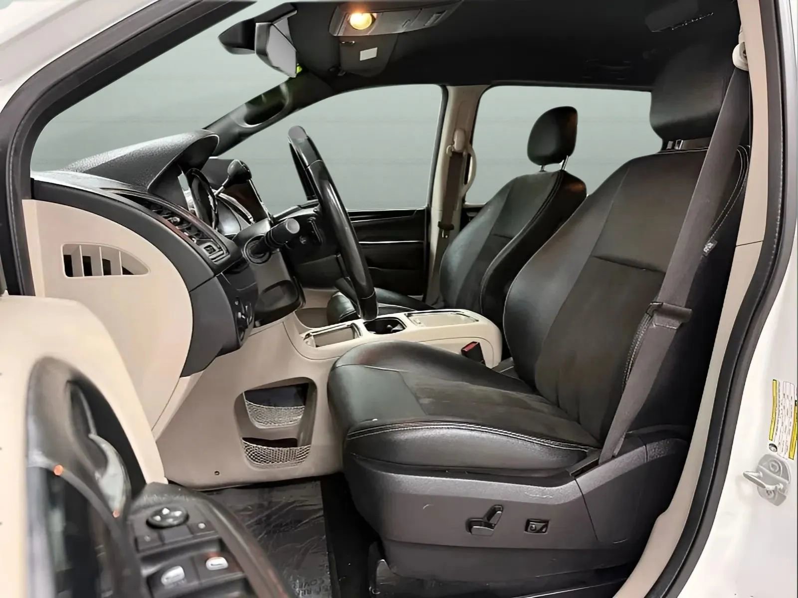 Used 2019 Dodge Grand Caravan SXT FWD image 10