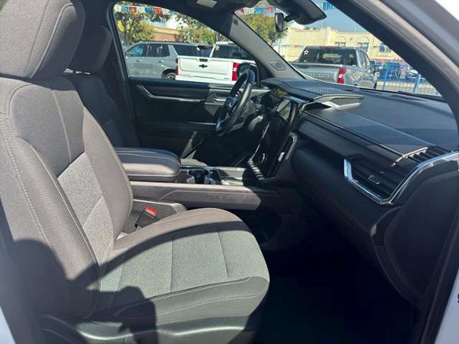 Used 2025 GMC Acadia Elevation AWD/4WD image 14