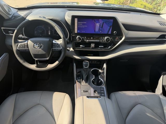 Used 2023 Toyota Highlander Limited FWD image 9