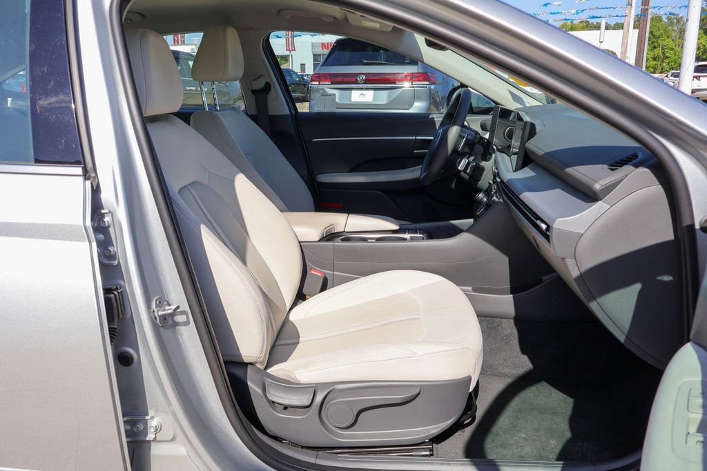 Used 2025 Hyundai Sonata SEL FWD image 8
