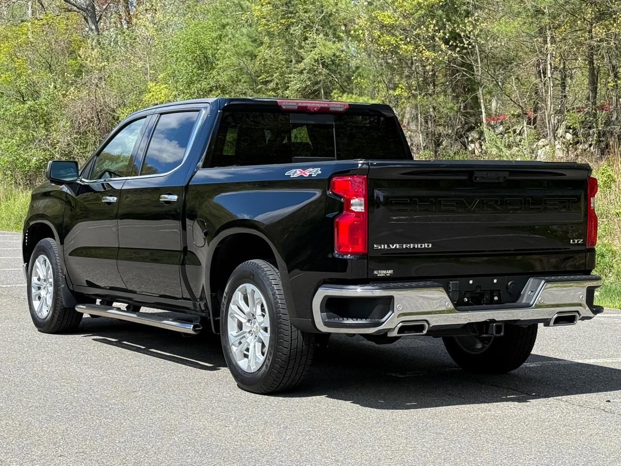 Used 2023 Chevrolet Silverado 1500 LTZ w/ LTZ Premium Package AWD/4WD image 2