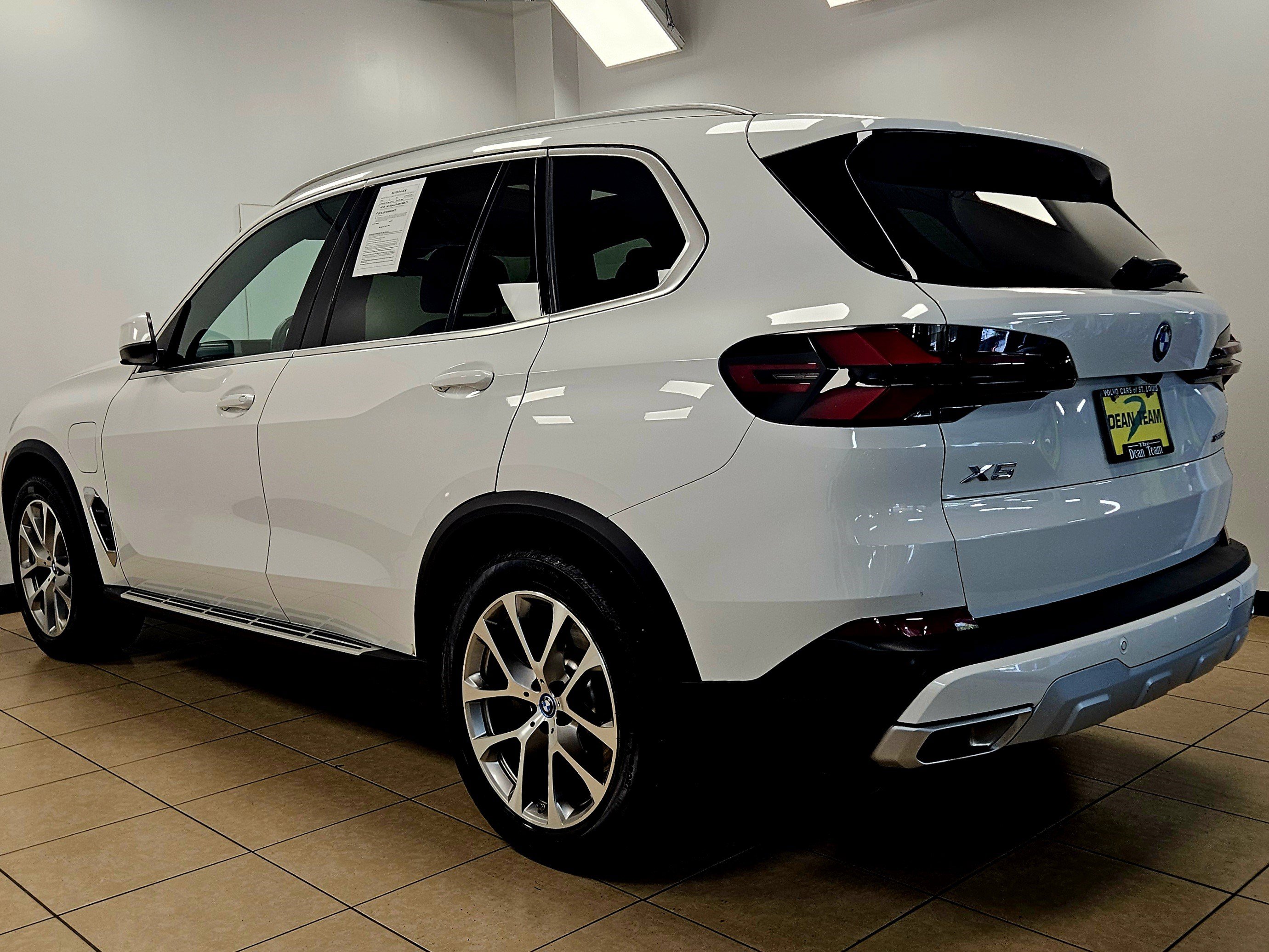 Used 2025 BMW X5 xDrive50e image 5