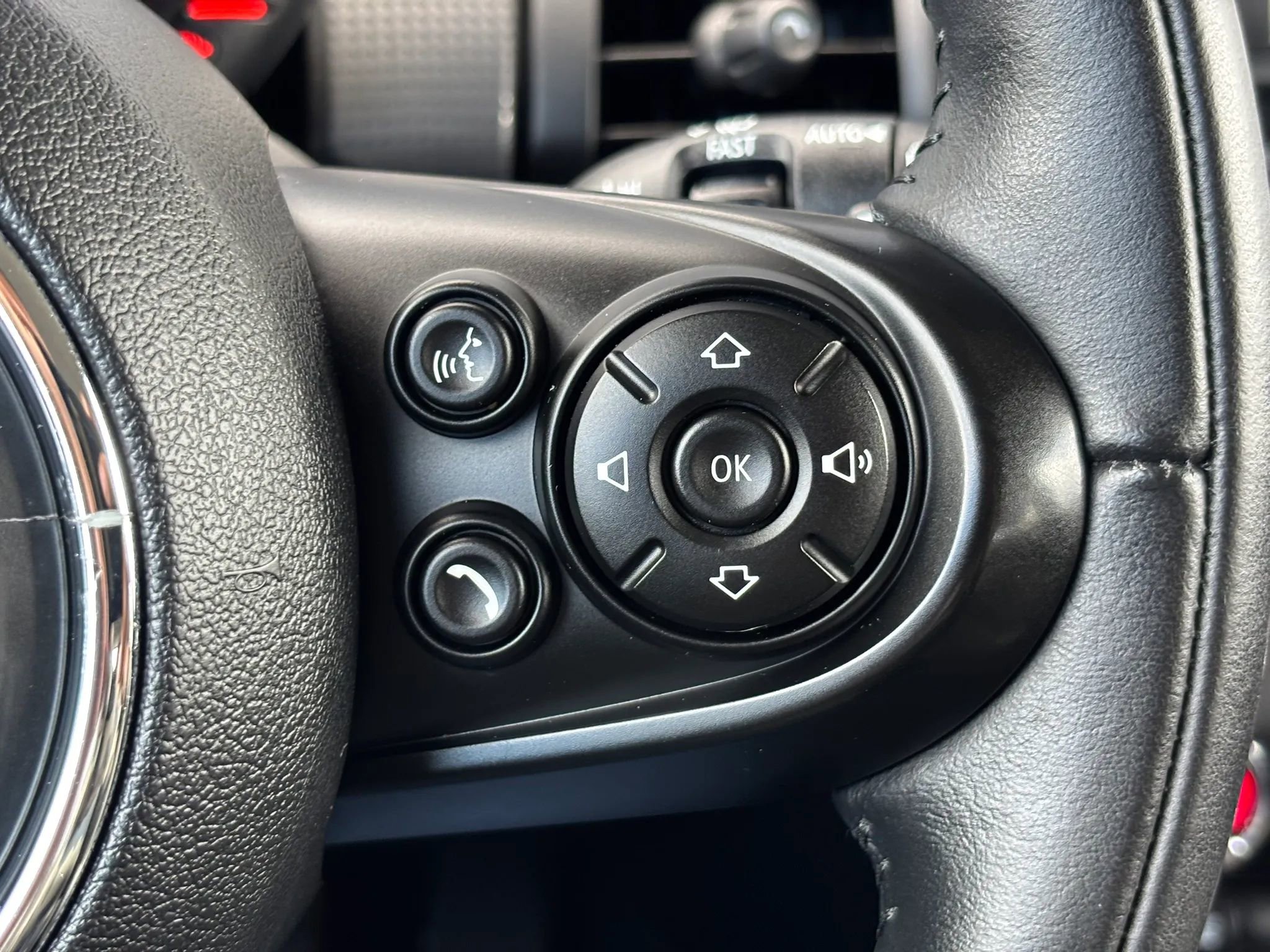 Used 2015 MINI Cooper 2-Door Hardtop FWD image 27