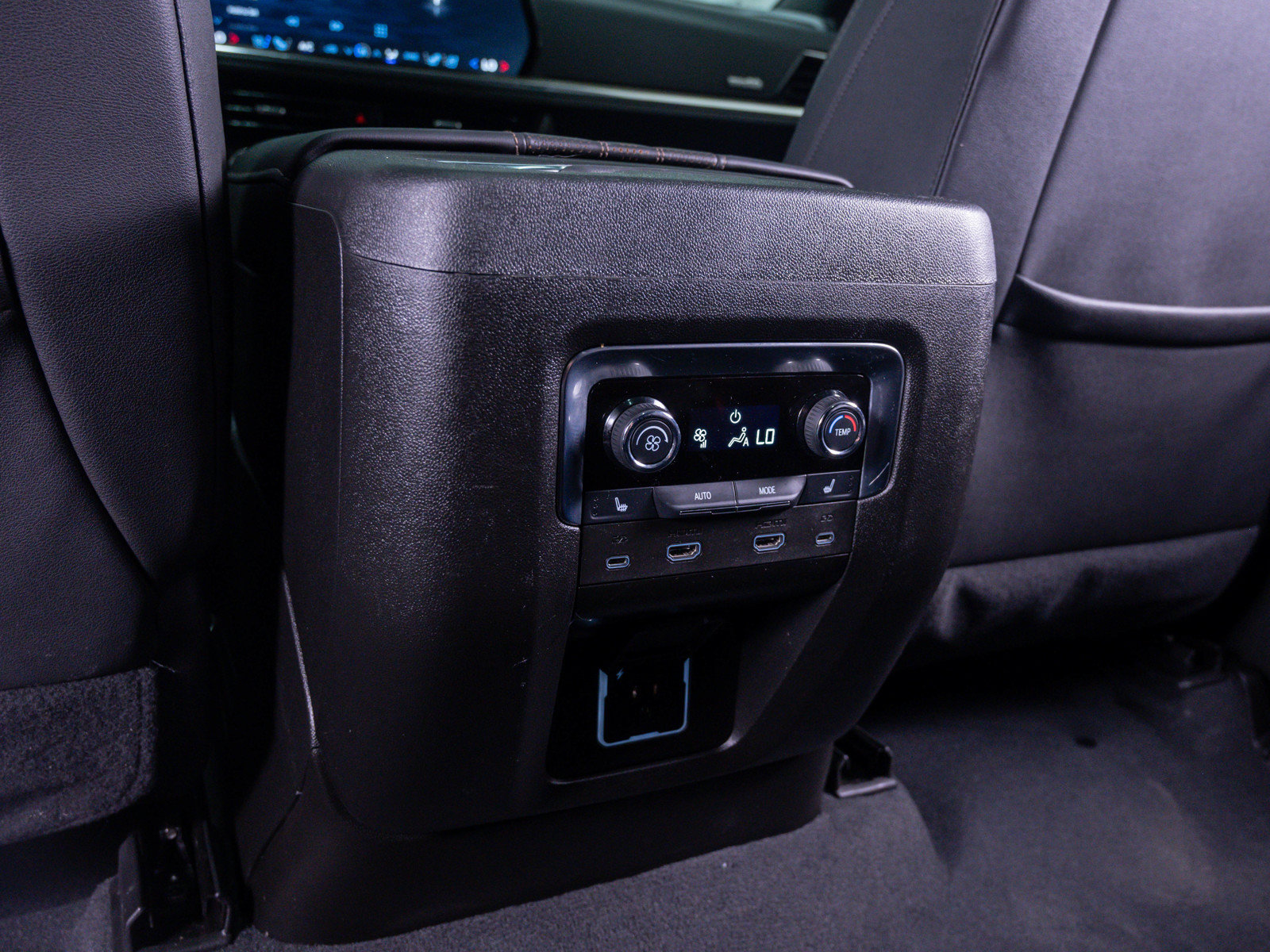 Used 2025 Chevrolet Tahoe High Country AWD/4WD image 18