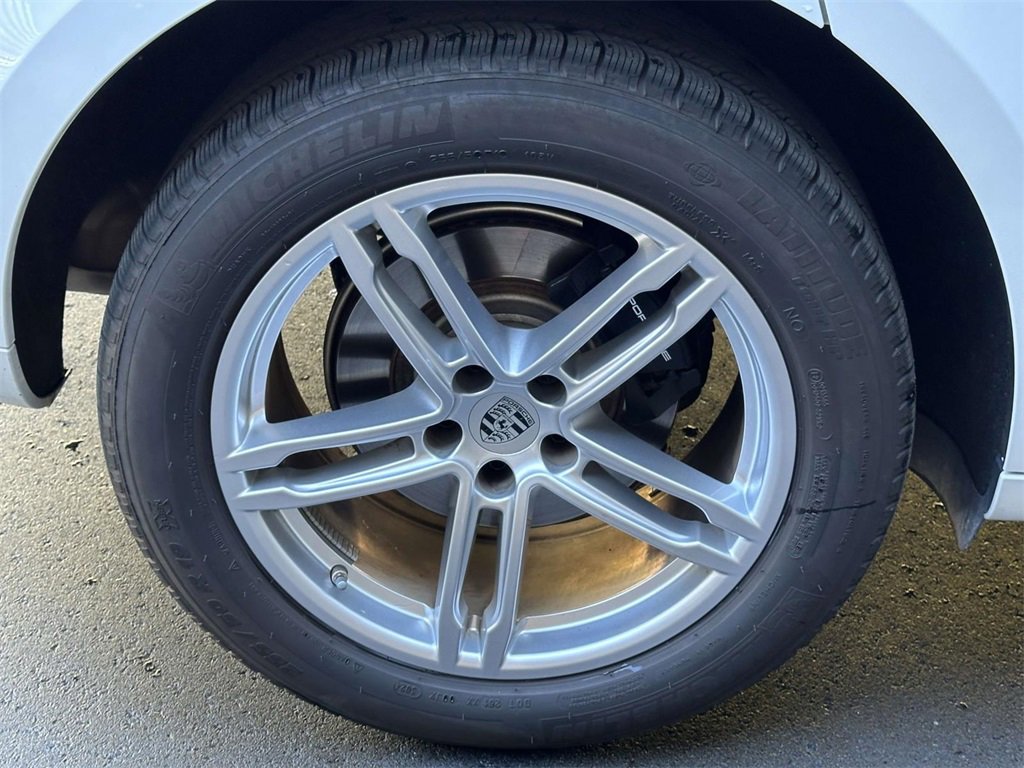 Certified 2025 Porsche Macan image 10