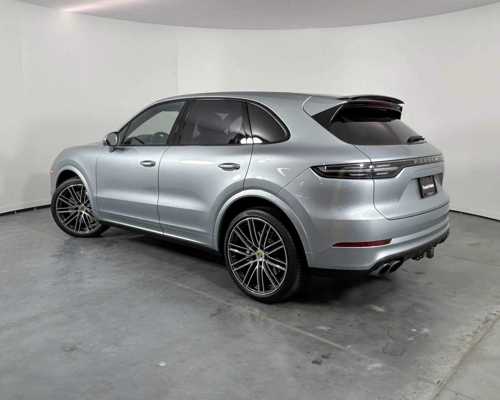 Certified 2022 Porsche Cayenne Turbo image 3