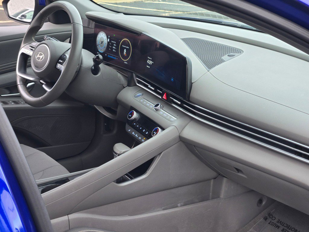 Used 2025 Hyundai Elantra SEL FWD image 7