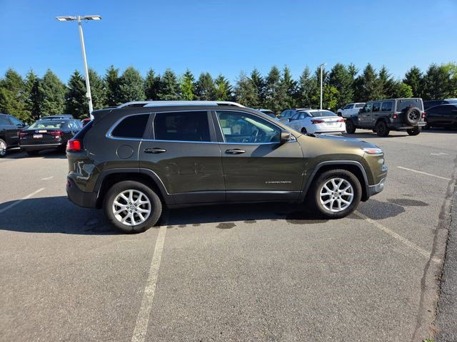 Used 2015 Jeep Cherokee Latitude w/ Cold Weather Group AWD/4WD image 16