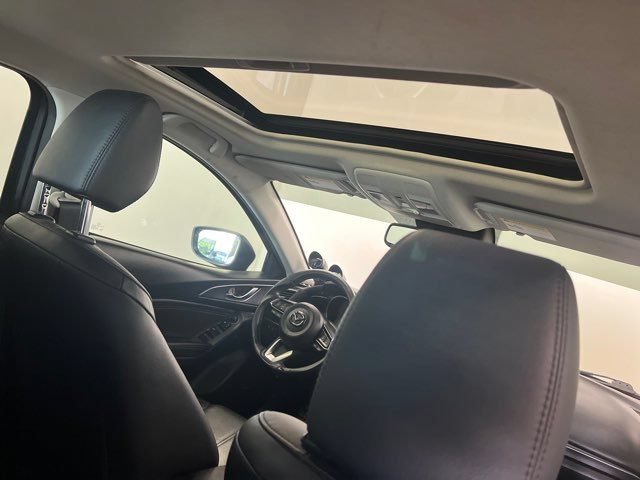 Used 2018 MAZDA MAZDA3 Grand Touring w/ Premium Equipment Package FWD image 18